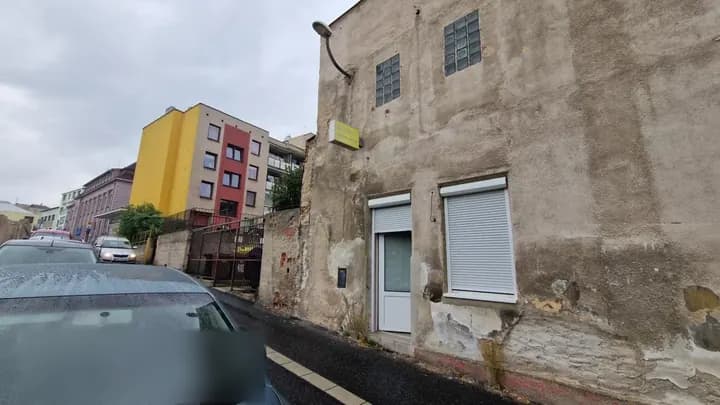 Dokumentace fasády přilehlého bytového domu