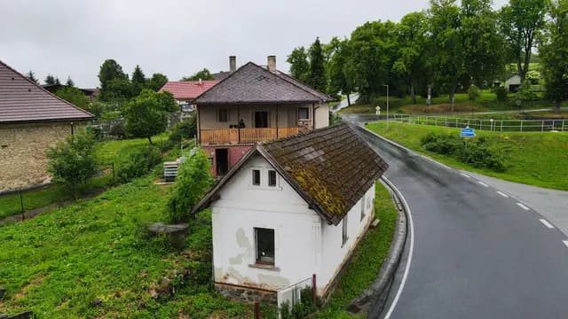 Letecký snímek domu a okolí