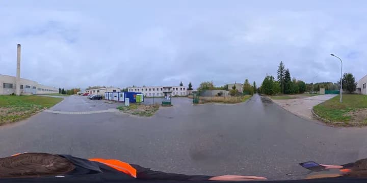 Panoramatický snímek komunikace a okolních objektů