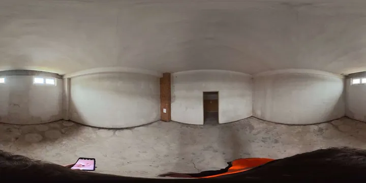 Panoramatický pohled do prázdné vnitřní místnosti