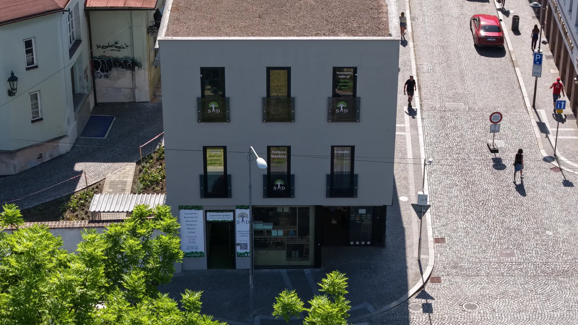 Detailní záběr fasád a střech